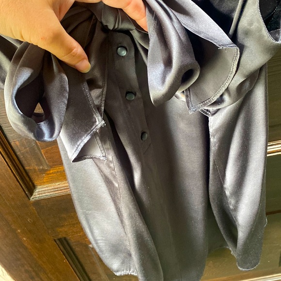 Banana Republic chrome silk tank - Picture 2 of 2